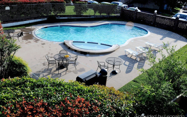 Economy Inn & Suites