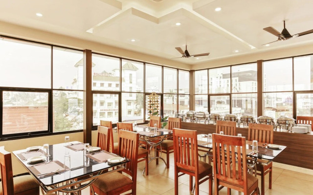 Treebo Goodland Residency - 500m from Railway Station