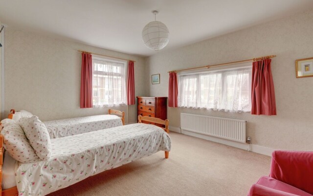 Calm Holiday Home in Broadstairs Kent with BBQ