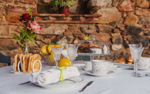 Masia Can Viver - Olive oil tourism B&B