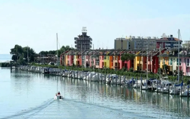 Apartment in Caorle Near Beach & Pool