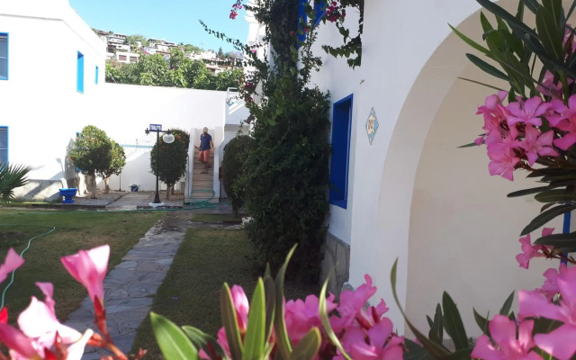 Paradise Apart Hotel