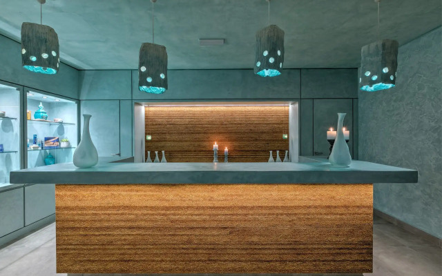 Amada Colossos Resort