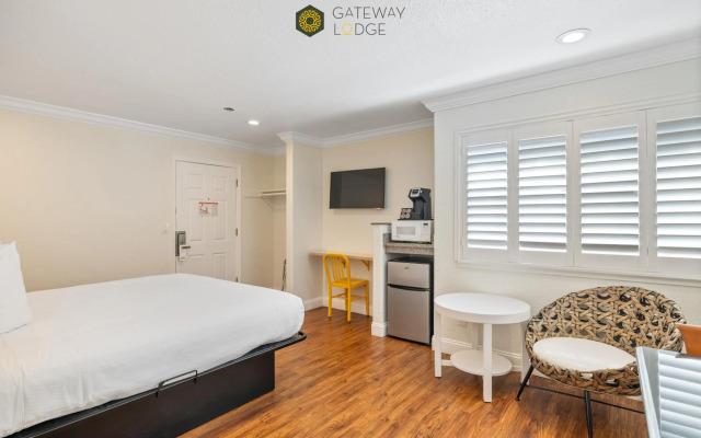 Gateway Thunderbird Motel