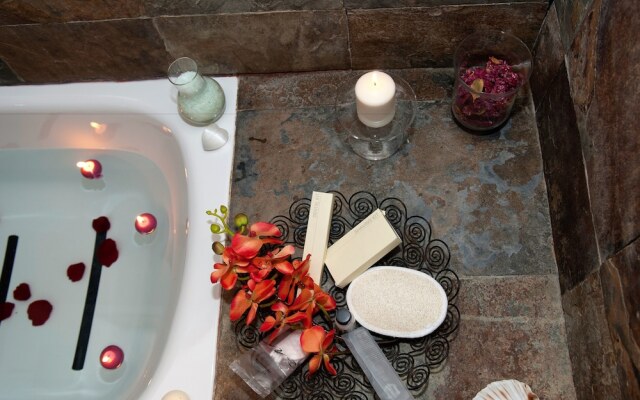 Birdcage Resort - Adult Only