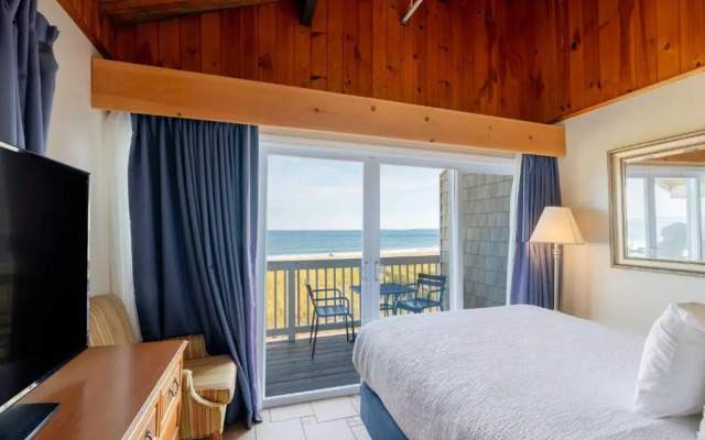 Waves Oceanfront Resort