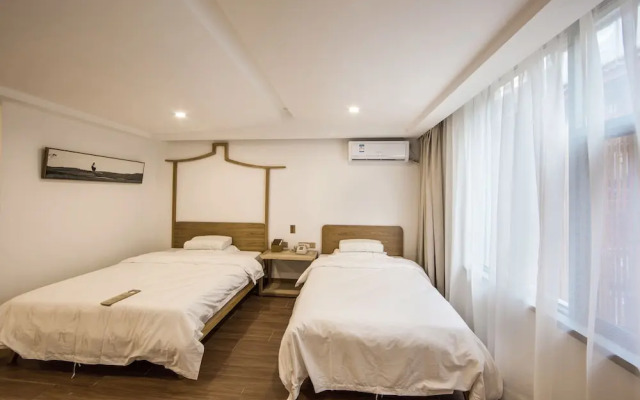Wuyishan Old Street Hill Lodge