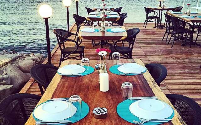 Estrella Beach Hotel