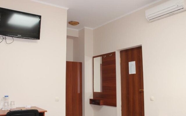 Kapu$ta Hotel
