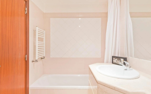 BmyGuest - Central Garage Apartment