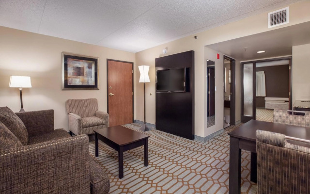 Delta Hotels by Marriott Fargo