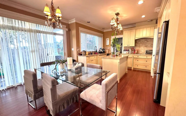 Vancouver Luxury Homestay