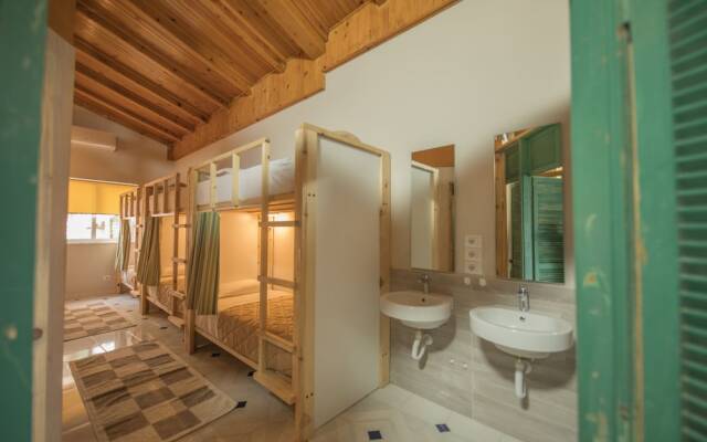 Mosaic Home - Hostel