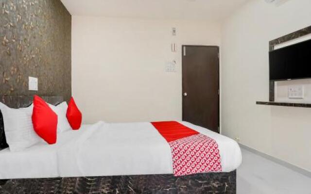 OYO 28474 Hotel Worldking