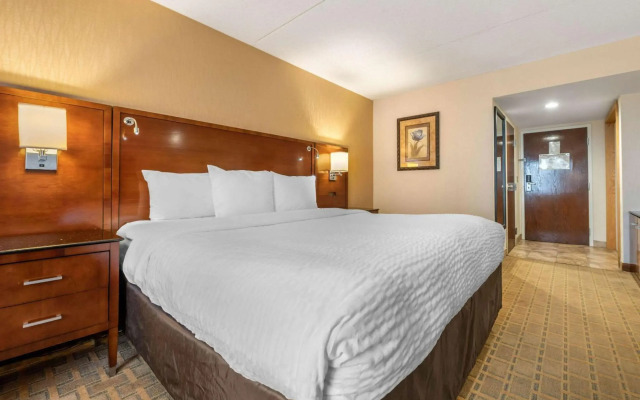 Clarion Hotel Conference Center on Lake Erie
