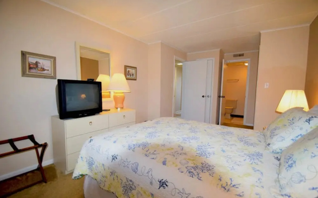 Thunder Island 168d 2 Bedroom Condo by RedAwning