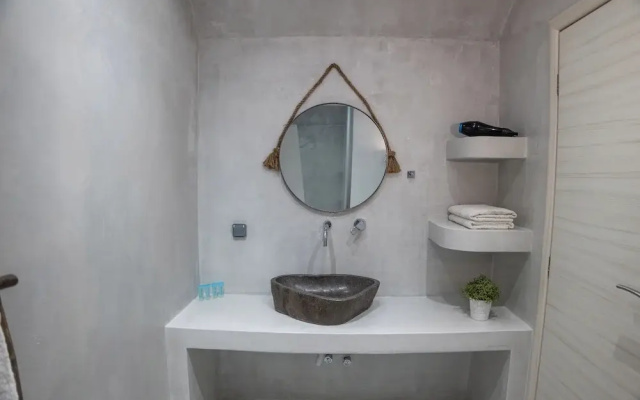 Cliff Aura Suites