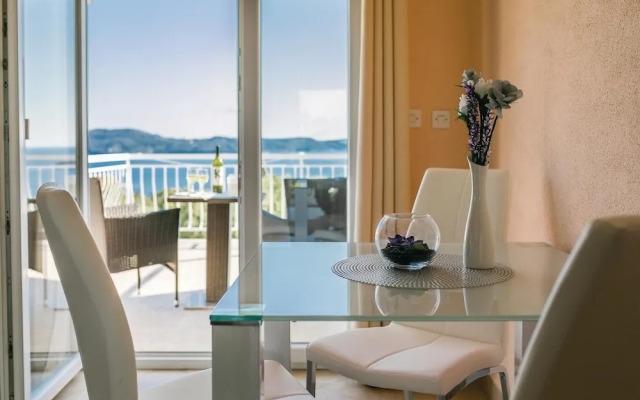 Amazing Home in Stratincica With Wifi and 5 Bedrooms