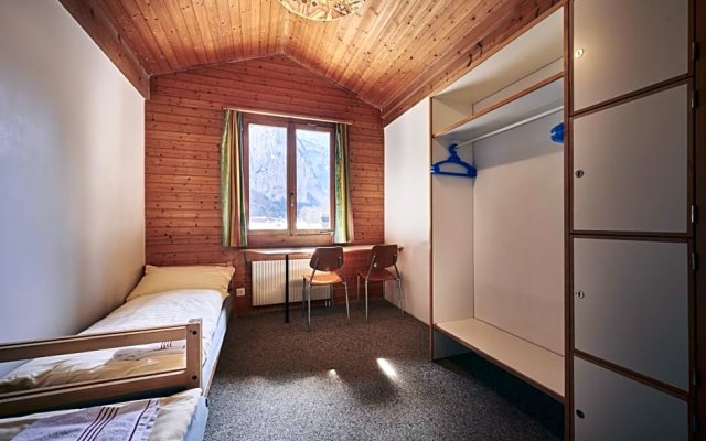 Alpine Base Hostel - Adults only