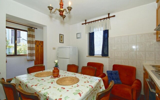Awesome Apartment in Porec With 2 Bedrooms