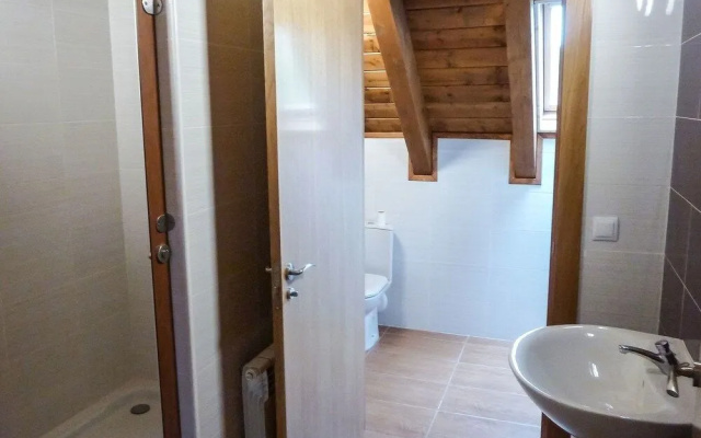 Hostal y Albergue Haizea - Hostel
