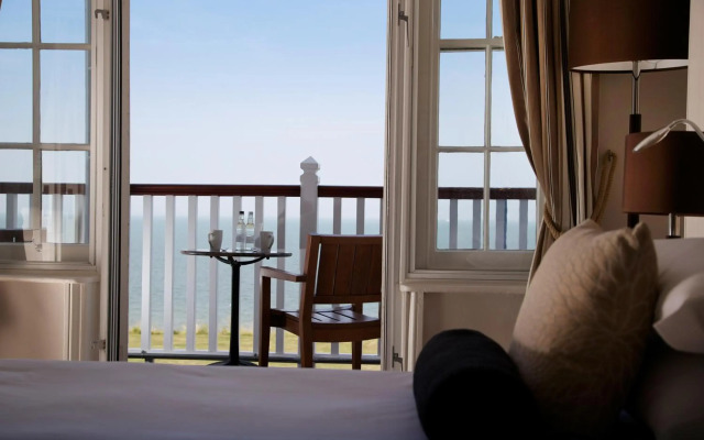 Marine Hotel