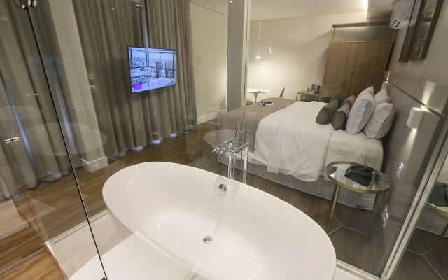 4WOO Hotel