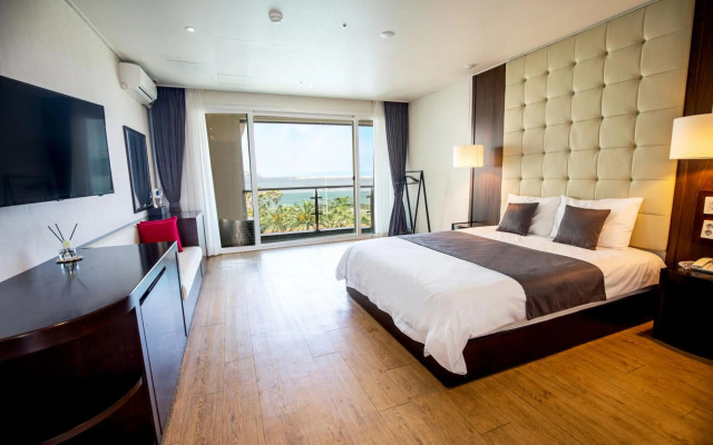 The Four Graces Resort