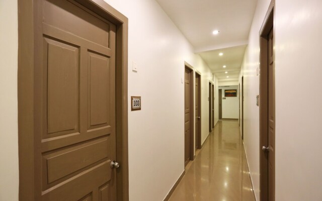OYO 13262 Hotel Indiana