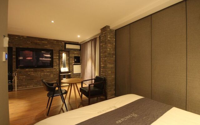Hotel The May