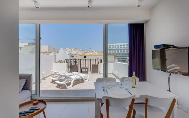 Cosy 1BR Penthouse With Terrace, Great Location