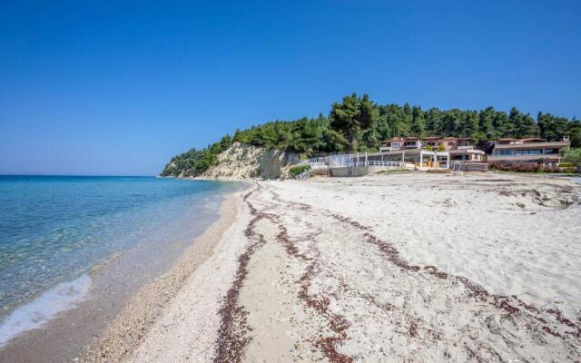 Luxury house in Elani beach 100m by the sea