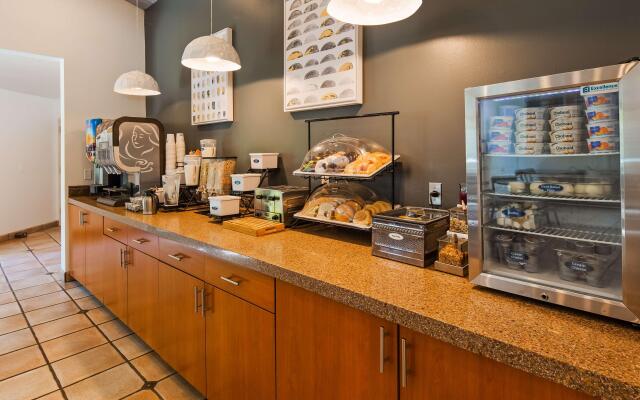 Best Western Plus Cottontree Inn