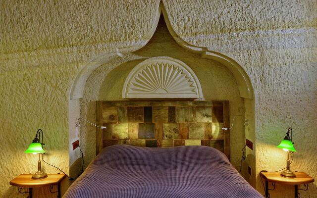 Seki Cave Suites