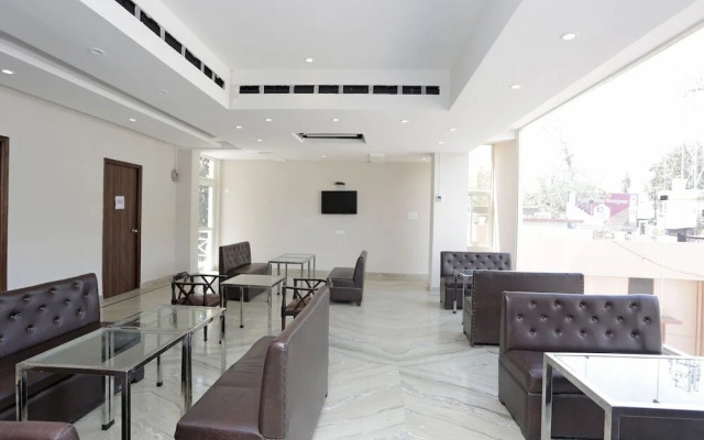 Golden Leaf By OYO Rooms