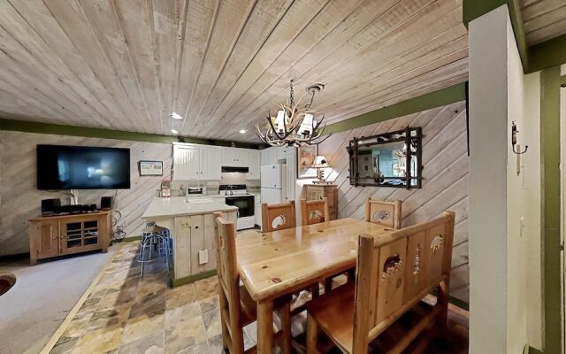 One Bedrooms At Snowbird Condos Slopeside - Free Wifi & Assigned Parking!