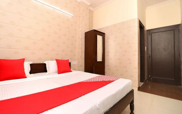 OYO 22090 Hotel Mall Residency