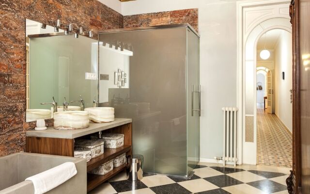 1229 - City Center Apartment with Terrace