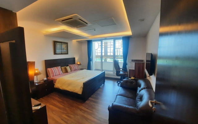 Goldcrest Apartments