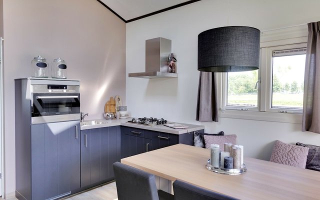 Modern Water Cottage With Microwave, in the Sneekermeer Area