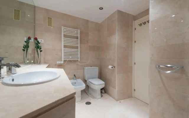 Charming 2 Bedroom Trocadero Arena area