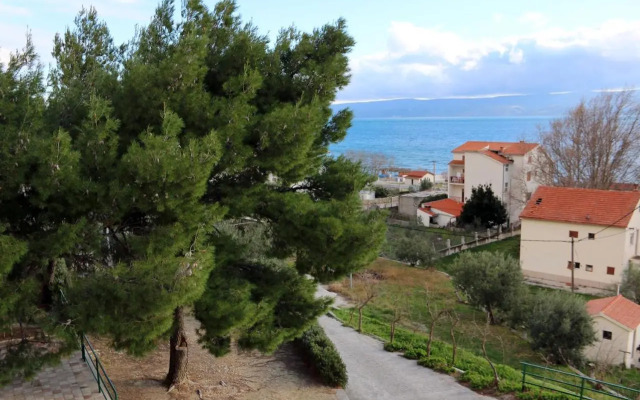 Apartments by the sea Duce, Omis - 946