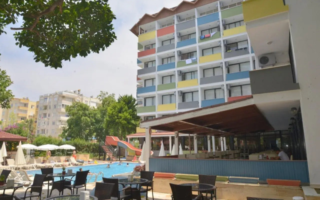 Vi̇va Beach Hotel