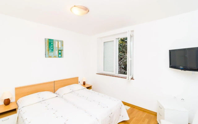 Nikola Apartments