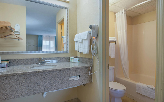 Quality Inn Calhoun North I-75