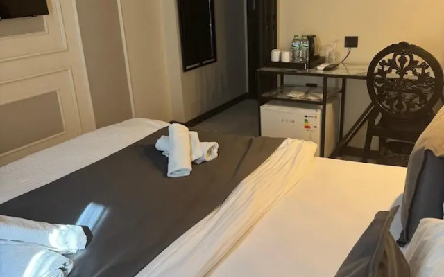 D Twins Airport Hotel