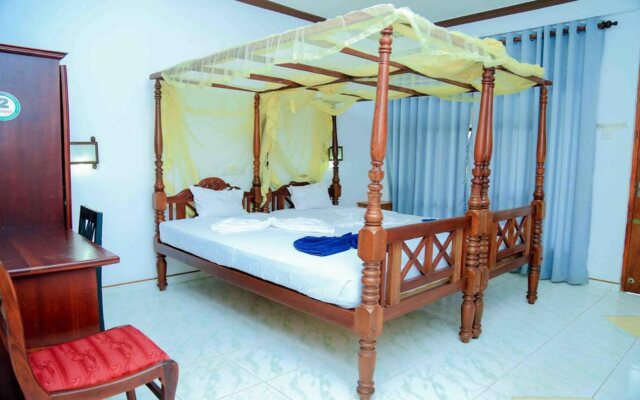 Gayana Hotel