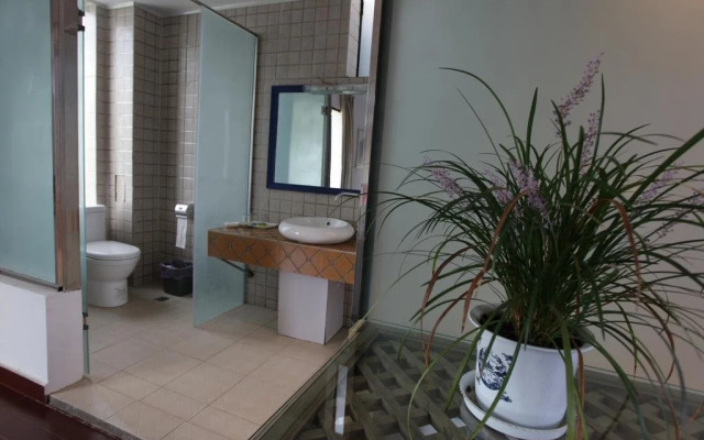 Lashi lakeside hotel