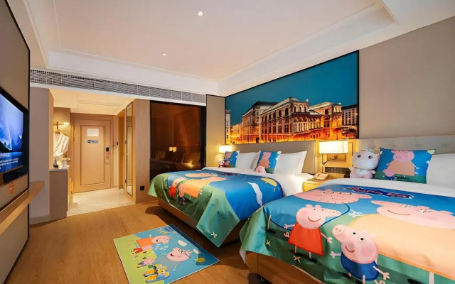 Vienna International Hotel (Luyi Passenger West Station)