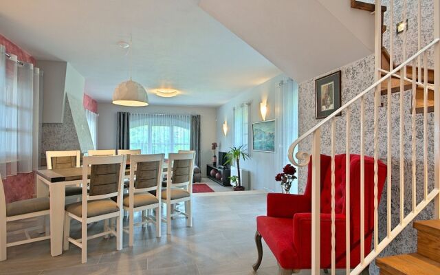 Beautiful Child-friendly Villa With Private Pool in Porec